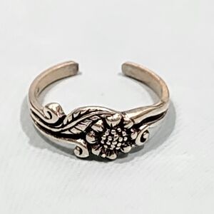 Vintage Sterling Daisy Toe Ring